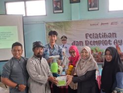 Siti Roika Kawal Langsung Bantuan Ternak Ayam di Bandarharjo